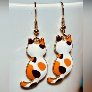 Cats, Calico Sitting Cats Dangling Earrings